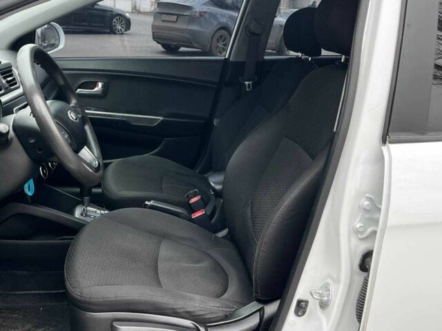 Белый Киа Рио, объемом двигателя 1.4 л и пробегом 125 тыс. км за 8000 $, фото 8 на Automoto.ua