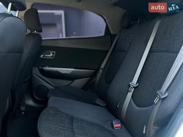 Белый Киа Рио, объемом двигателя 1.6 л и пробегом 135 тыс. км за 9199 $, фото 27 на Automoto.ua