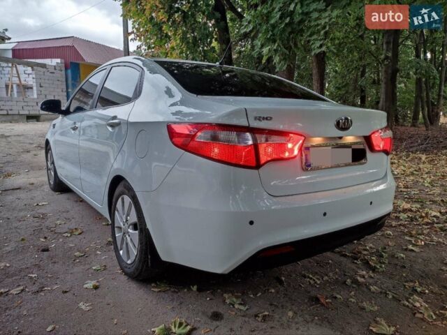 Белый Киа Рио, объемом двигателя 1.59 л и пробегом 172 тыс. км за 9000 $, фото 6 на Automoto.ua