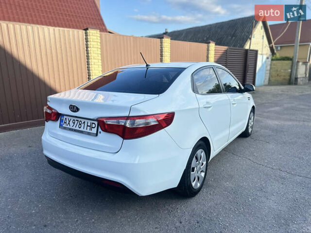 Белый Киа Рио, объемом двигателя 1.4 л и пробегом 145 тыс. км за 6500 $, фото 8 на Automoto.ua
