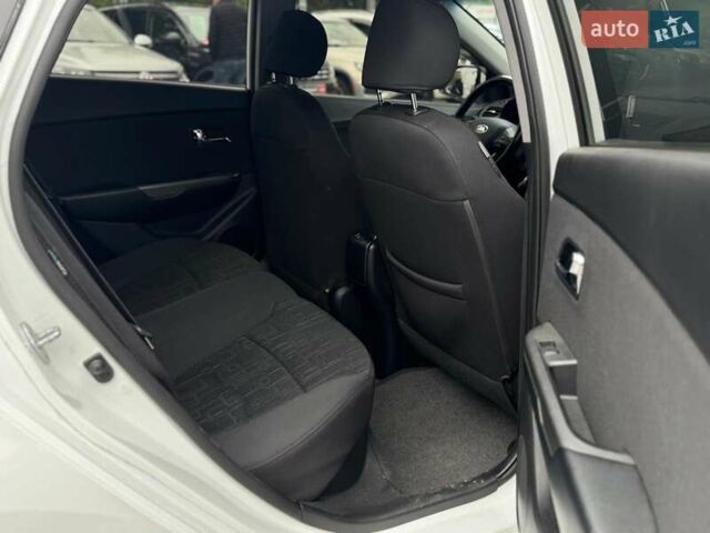 Белый Киа Рио, объемом двигателя 1.6 л и пробегом 105 тыс. км за 7790 $, фото 39 на Automoto.ua