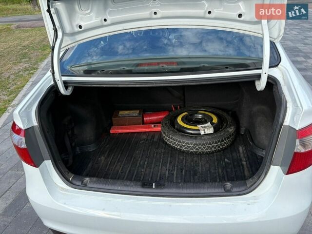 Белый Киа Рио, объемом двигателя 1.4 л и пробегом 157 тыс. км за 6800 $, фото 22 на Automoto.ua