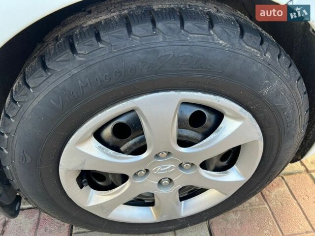 Білий Кіа Ріо, об'ємом двигуна 1.4 л та пробігом 210 тис. км за 5800 $, фото 19 на Automoto.ua