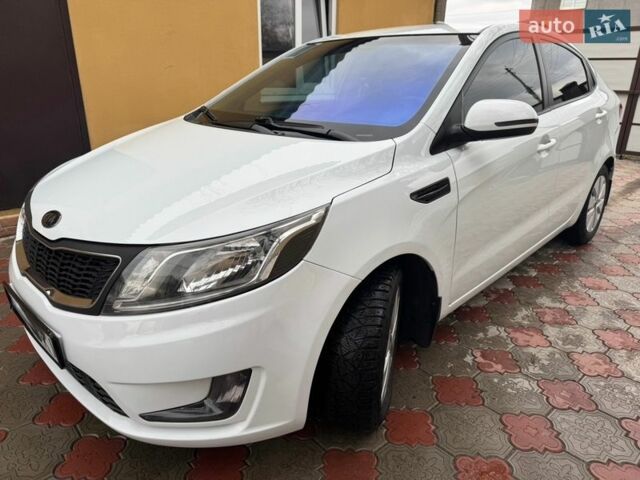 Белый Киа Рио, объемом двигателя 1.6 л и пробегом 173 тыс. км за 7800 $, фото 1 на Automoto.ua