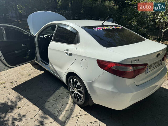 Білий Кіа Ріо, об'ємом двигуна 1.4 л та пробігом 84 тис. км за 9200 $, фото 24 на Automoto.ua