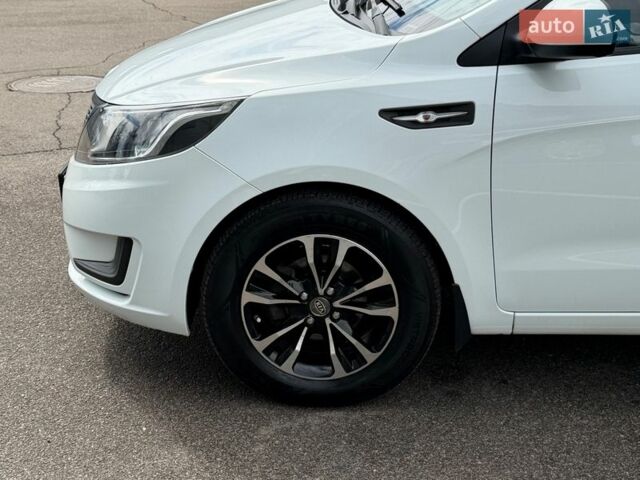 Білий Кіа Ріо, об'ємом двигуна 1.4 л та пробігом 139 тис. км за 8200 $, фото 14 на Automoto.ua