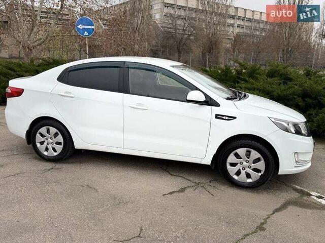Белый Киа Рио, объемом двигателя 1.4 л и пробегом 140 тыс. км за 7800 $, фото 6 на Automoto.ua