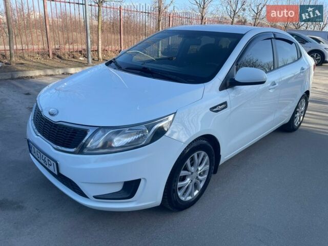 Белый Киа Рио, объемом двигателя 1.4 л и пробегом 216 тыс. км за 7400 $, фото 3 на Automoto.ua