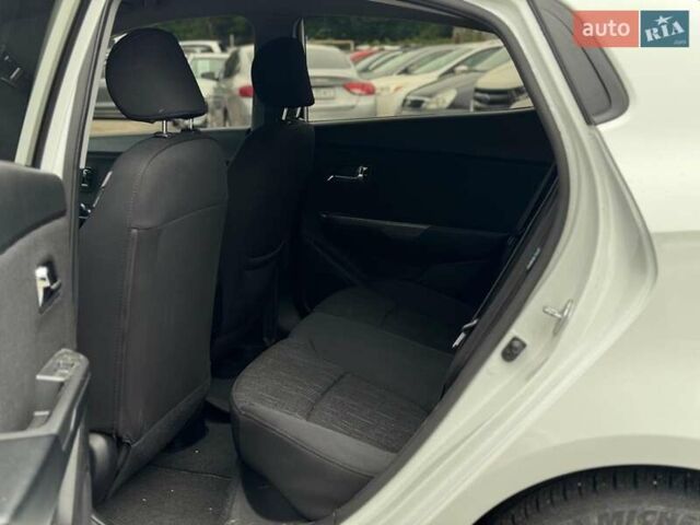 Белый Киа Рио, объемом двигателя 1.6 л и пробегом 105 тыс. км за 7790 $, фото 35 на Automoto.ua