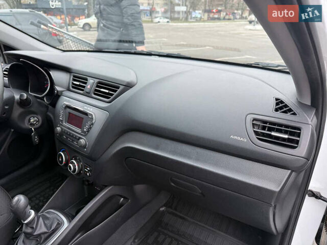 Белый Киа Рио, объемом двигателя 1.4 л и пробегом 23 тыс. км за 9900 $, фото 32 на Automoto.ua
