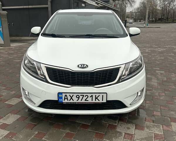 Білий Кіа Ріо, об'ємом двигуна 1.4 л та пробігом 121 тис. км за 8700 $, фото 4 на Automoto.ua