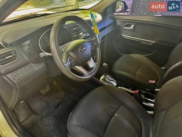 Білий Кіа Ріо, об'ємом двигуна 1.4 л та пробігом 179 тис. км за 7600 $, фото 8 на Automoto.ua