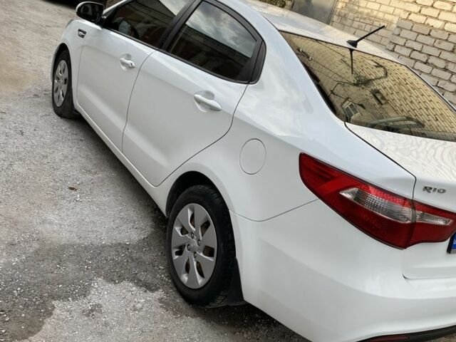 Белый Киа Рио, объемом двигателя 1.4 л и пробегом 209 тыс. км за 5700 $, фото 5 на Automoto.ua