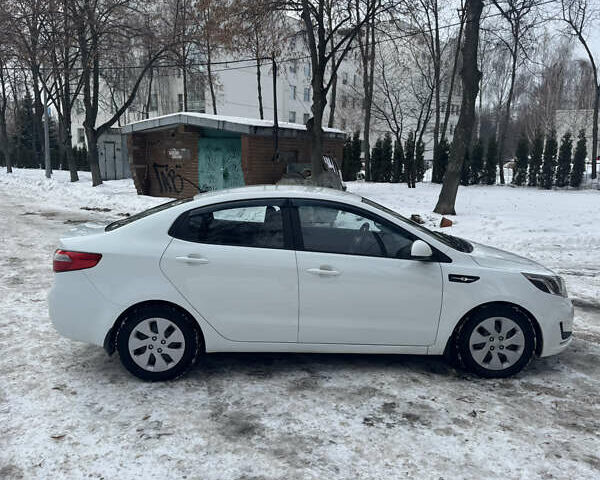 Белый Киа Рио, объемом двигателя 1.4 л и пробегом 178 тыс. км за 7500 $, фото 10 на Automoto.ua
