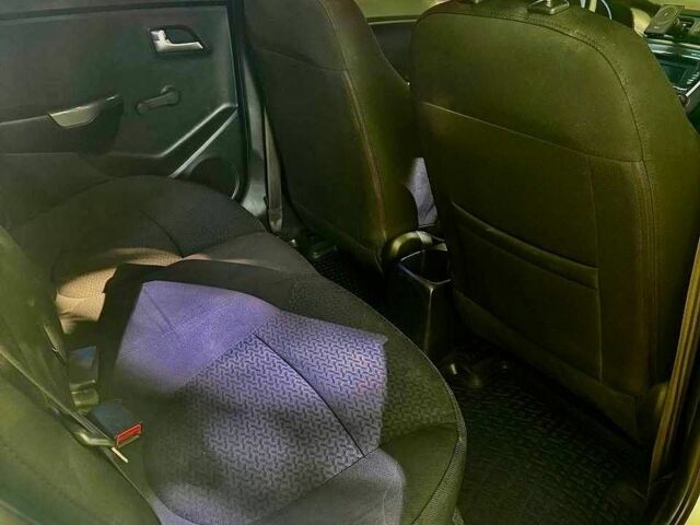 Білий Кіа Ріо, об'ємом двигуна 1.4 л та пробігом 179 тис. км за 7600 $, фото 5 на Automoto.ua