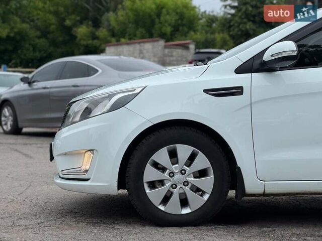 Белый Киа Рио, объемом двигателя 1.6 л и пробегом 105 тыс. км за 7790 $, фото 4 на Automoto.ua