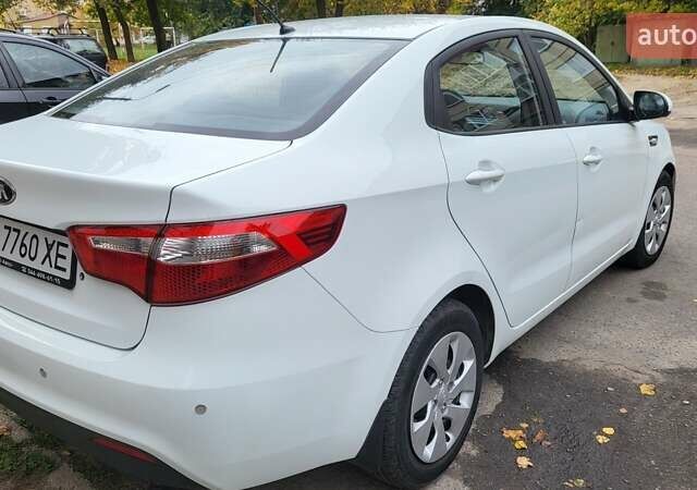 Белый Киа Рио, объемом двигателя 1.4 л и пробегом 153 тыс. км за 8300 $, фото 3 на Automoto.ua