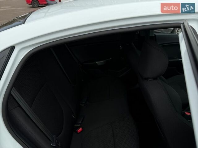 Білий Кіа Ріо, об'ємом двигуна 1.4 л та пробігом 139 тис. км за 8200 $, фото 37 на Automoto.ua