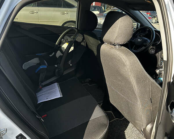 Белый Киа Рио, объемом двигателя 1.4 л и пробегом 214 тыс. км за 8300 $, фото 3 на Automoto.ua