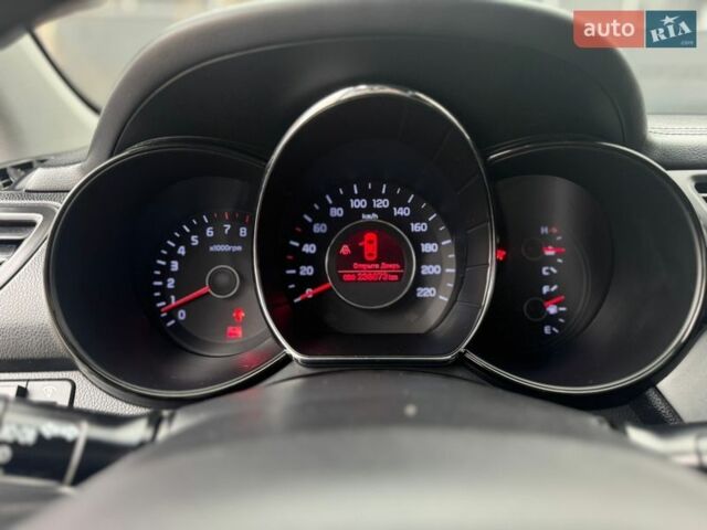 Білий Кіа Ріо, об'ємом двигуна 1.59 л та пробігом 238 тис. км за 6900 $, фото 17 на Automoto.ua