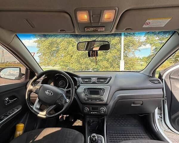 Білий Кіа Ріо, об'ємом двигуна 1.59 л та пробігом 106 тис. км за 8400 $, фото 7 на Automoto.ua