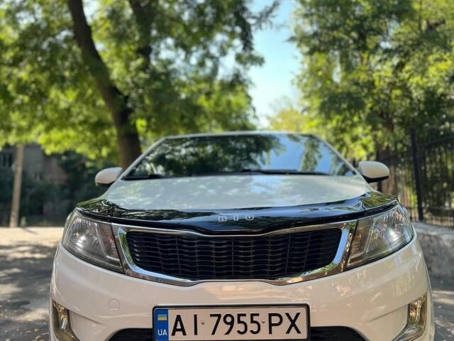 Белый Киа Рио, объемом двигателя 1.4 л и пробегом 218 тыс. км за 7600 $, фото 2 на Automoto.ua