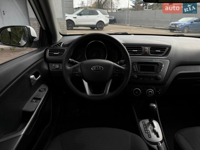 Білий Кіа Ріо, об'ємом двигуна 1.4 л та пробігом 139 тис. км за 8200 $, фото 32 на Automoto.ua