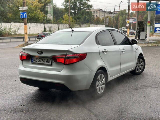 Белый Киа Рио, объемом двигателя 1.4 л и пробегом 208 тыс. км за 5500 $, фото 5 на Automoto.ua