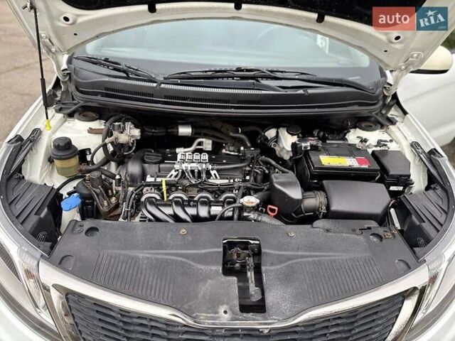 Белый Киа Рио, объемом двигателя 1.4 л и пробегом 140 тыс. км за 7800 $, фото 18 на Automoto.ua