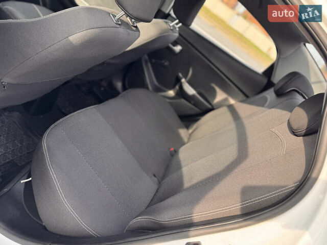 Білий Кіа Ріо, об'ємом двигуна 1.4 л та пробігом 169 тис. км за 5999 $, фото 9 на Automoto.ua