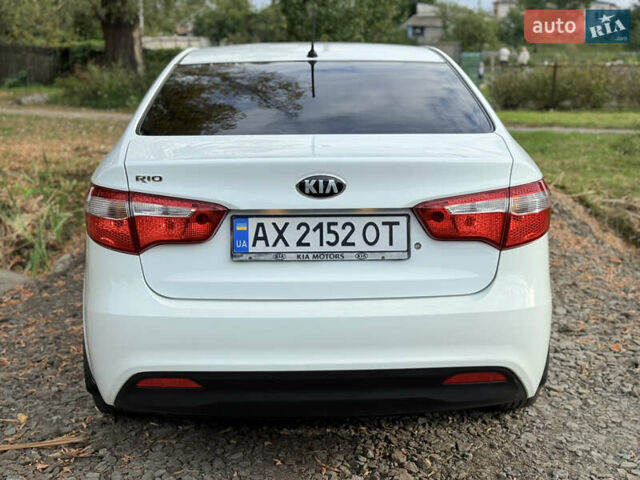 Білий Кіа Ріо, об'ємом двигуна 1.4 л та пробігом 301 тис. км за 6100 $, фото 5 на Automoto.ua