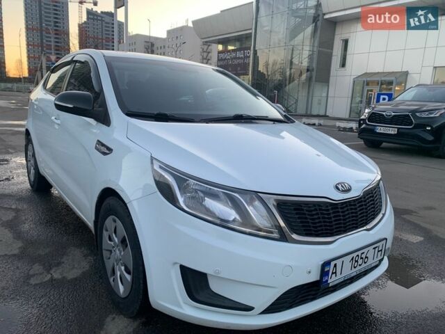 Белый Киа Рио, объемом двигателя 1.4 л и пробегом 216 тыс. км за 8560 $, фото 2 на Automoto.ua