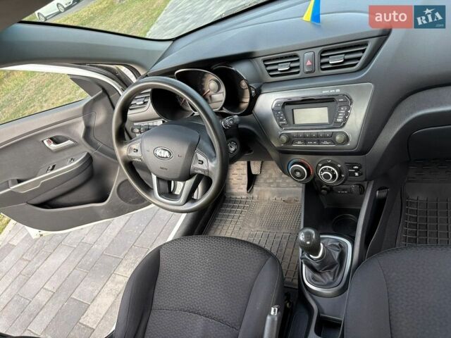 Белый Киа Рио, объемом двигателя 1.4 л и пробегом 157 тыс. км за 6800 $, фото 21 на Automoto.ua