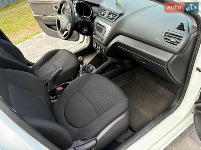 Белый Киа Рио, объемом двигателя 1.4 л и пробегом 157 тыс. км за 6800 $, фото 18 на Automoto.ua