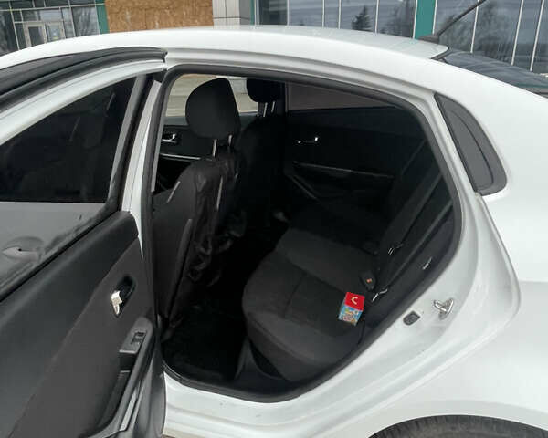 Білий Кіа Ріо, об'ємом двигуна 1.6 л та пробігом 125 тис. км за 8200 $, фото 5 на Automoto.ua