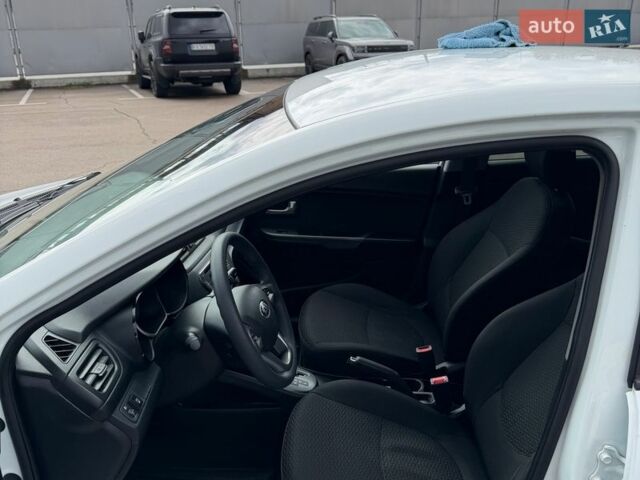 Білий Кіа Ріо, об'ємом двигуна 1.4 л та пробігом 139 тис. км за 8200 $, фото 29 на Automoto.ua