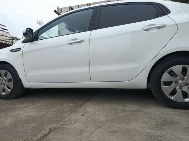 Белый Киа Рио, объемом двигателя 1.4 л и пробегом 110 тыс. км за 8500 $, фото 2 на Automoto.ua