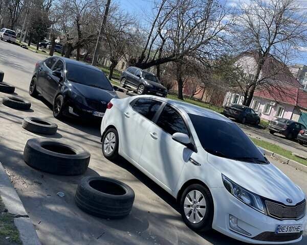 Белый Киа Рио, объемом двигателя 1.6 л и пробегом 135 тыс. км за 9000 $, фото 1 на Automoto.ua