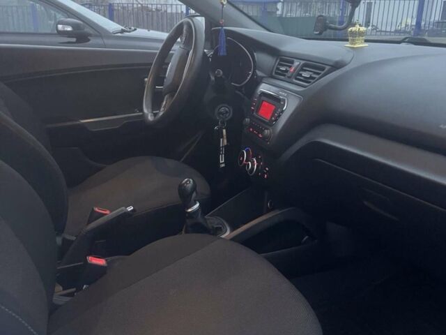 Белый Киа Рио, объемом двигателя 1.4 л и пробегом 180 тыс. км за 8000 $, фото 9 на Automoto.ua