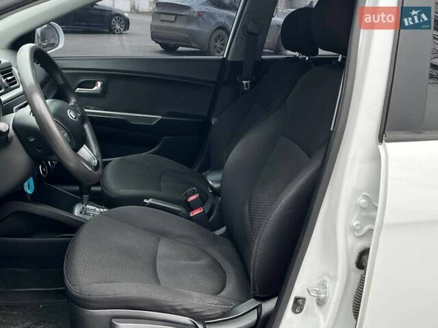 Белый Киа Рио, объемом двигателя 1.4 л и пробегом 125 тыс. км за 8000 $, фото 8 на Automoto.ua