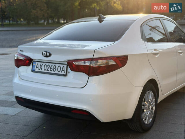 Белый Киа Рио, объемом двигателя 1.4 л и пробегом 185 тыс. км за 6700 $, фото 8 на Automoto.ua