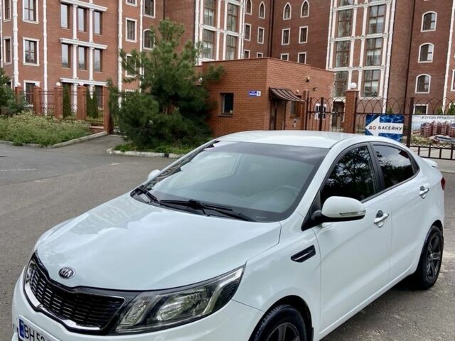 Белый Киа Рио, объемом двигателя 1.6 л и пробегом 98 тыс. км за 8900 $, фото 1 на Automoto.ua