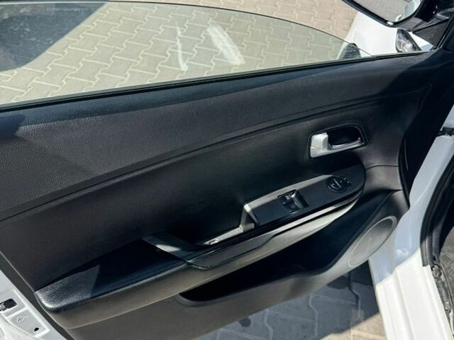 Білий Кіа Ріо, об'ємом двигуна 1.4 л та пробігом 221 тис. км за 5999 $, фото 8 на Automoto.ua