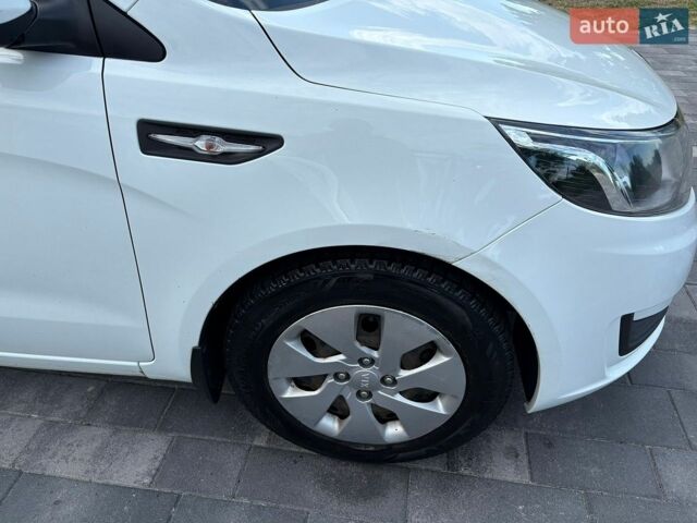 Белый Киа Рио, объемом двигателя 1.4 л и пробегом 157 тыс. км за 6800 $, фото 7 на Automoto.ua