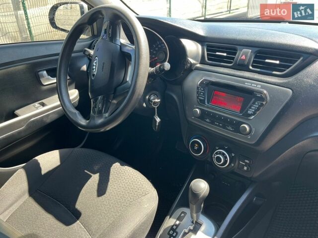 Белый Киа Рио, объемом двигателя 1.4 л и пробегом 178 тыс. км за 6800 $, фото 7 на Automoto.ua