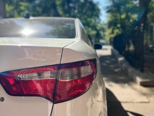 Белый Киа Рио, объемом двигателя 1.4 л и пробегом 218 тыс. км за 7600 $, фото 8 на Automoto.ua