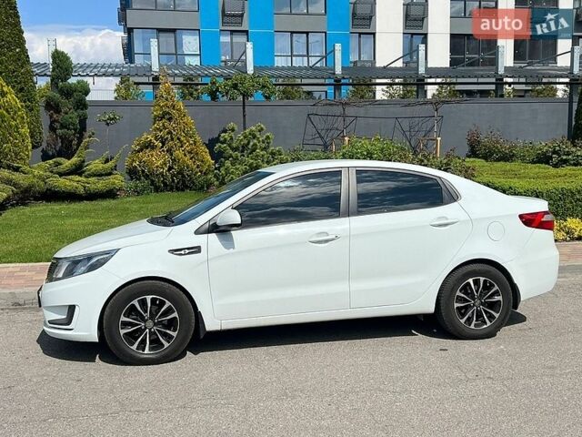 Белый Киа Рио, объемом двигателя 1.4 л и пробегом 140 тыс. км за 8900 $, фото 3 на Automoto.ua