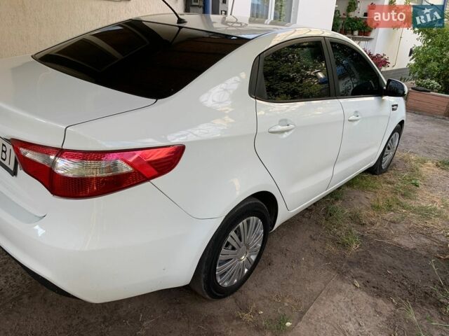Белый Киа Рио, объемом двигателя 1.4 л и пробегом 195 тыс. км за 7500 $, фото 6 на Automoto.ua