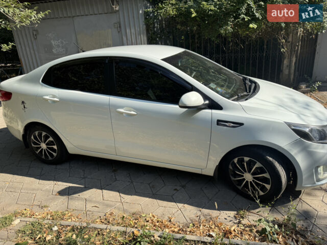 Белый Киа Рио, объемом двигателя 1.4 л и пробегом 94 тыс. км за 8700 $, фото 3 на Automoto.ua