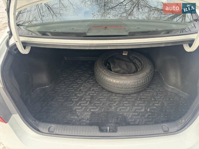 Белый Киа Рио, объемом двигателя 1.4 л и пробегом 178 тыс. км за 7500 $, фото 27 на Automoto.ua